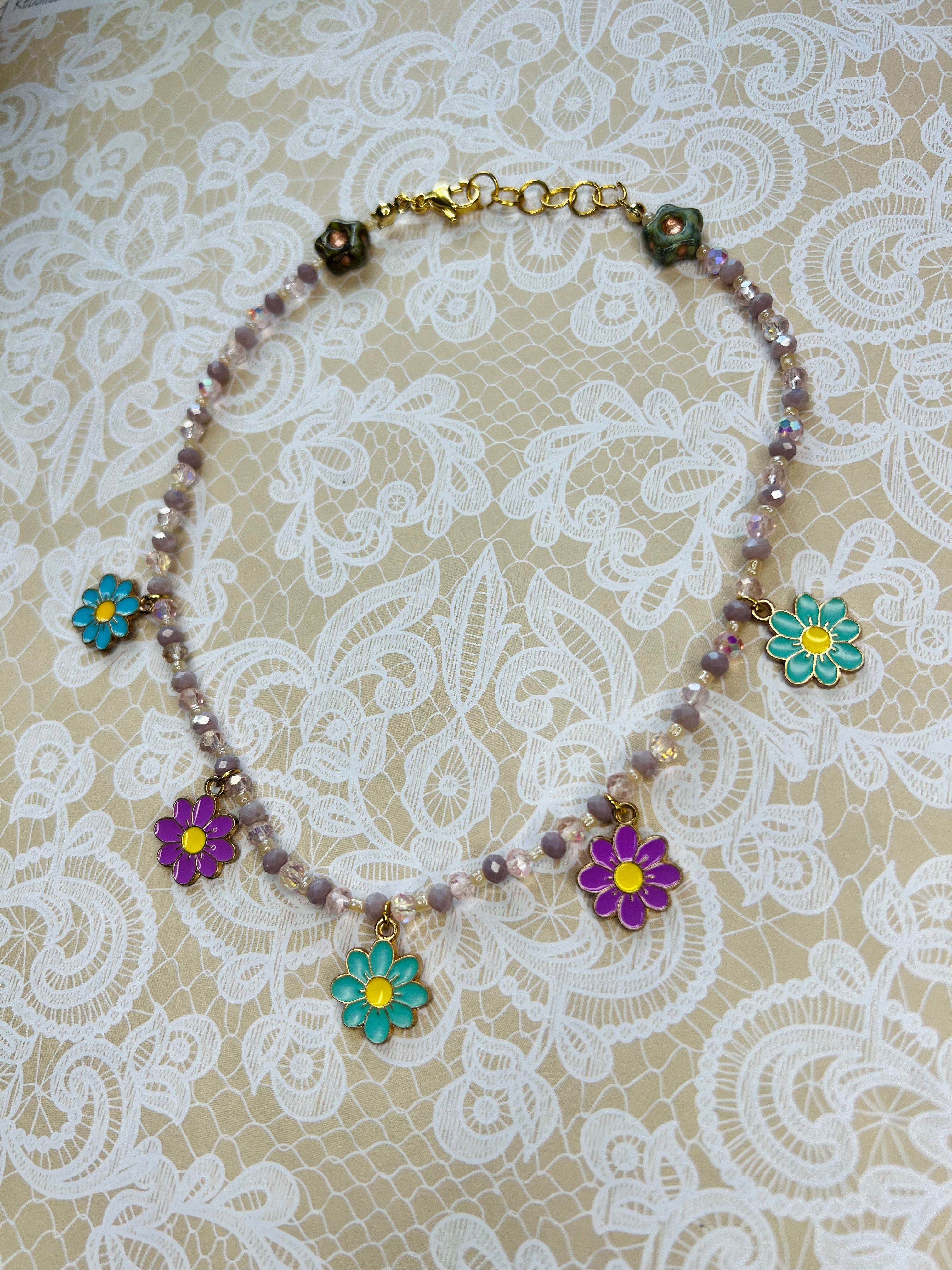 Como La Flor Choker